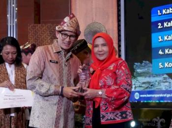 Menparekraf Sandiaga Uno,  Beri Penghargaan pada Pemkot Bandar Lampung 